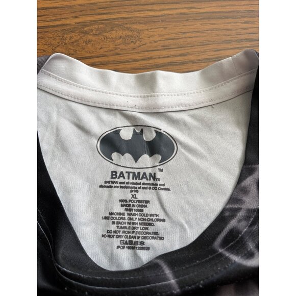 Batman black and grey short sleeved shirt size XL - Picture 3 of 5
